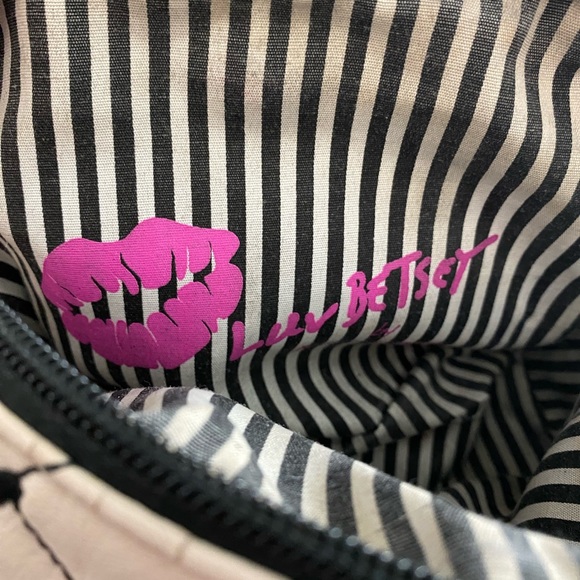 Betsy Johnson small crossbody purse. - Picture 4 of 6